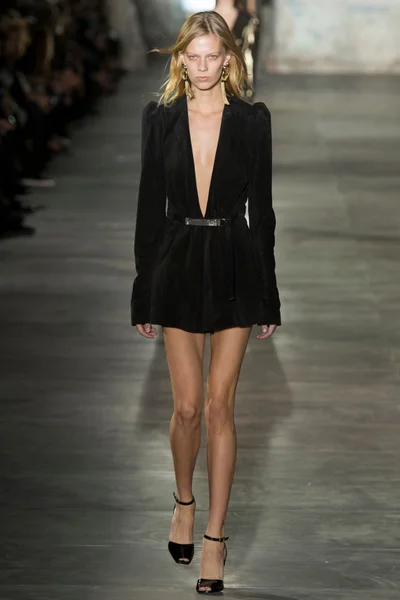 Look 10